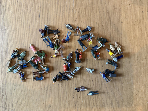 Large lot gauge people - large,