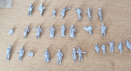 Gauge white metal figures - gauge,